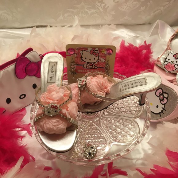 ADORABLE kitten heels and earings with hello kitty and crystal details! - Picture 9 of 11